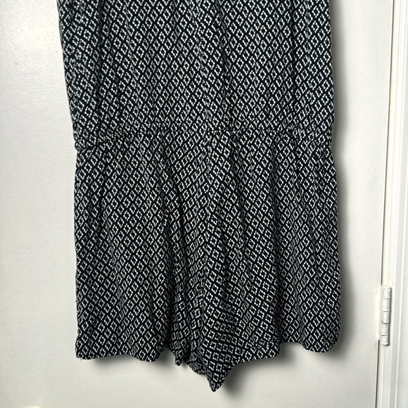 Old Navy Tank Top Short Geometric Summer Romper Size Medium - Picture 7 of 8